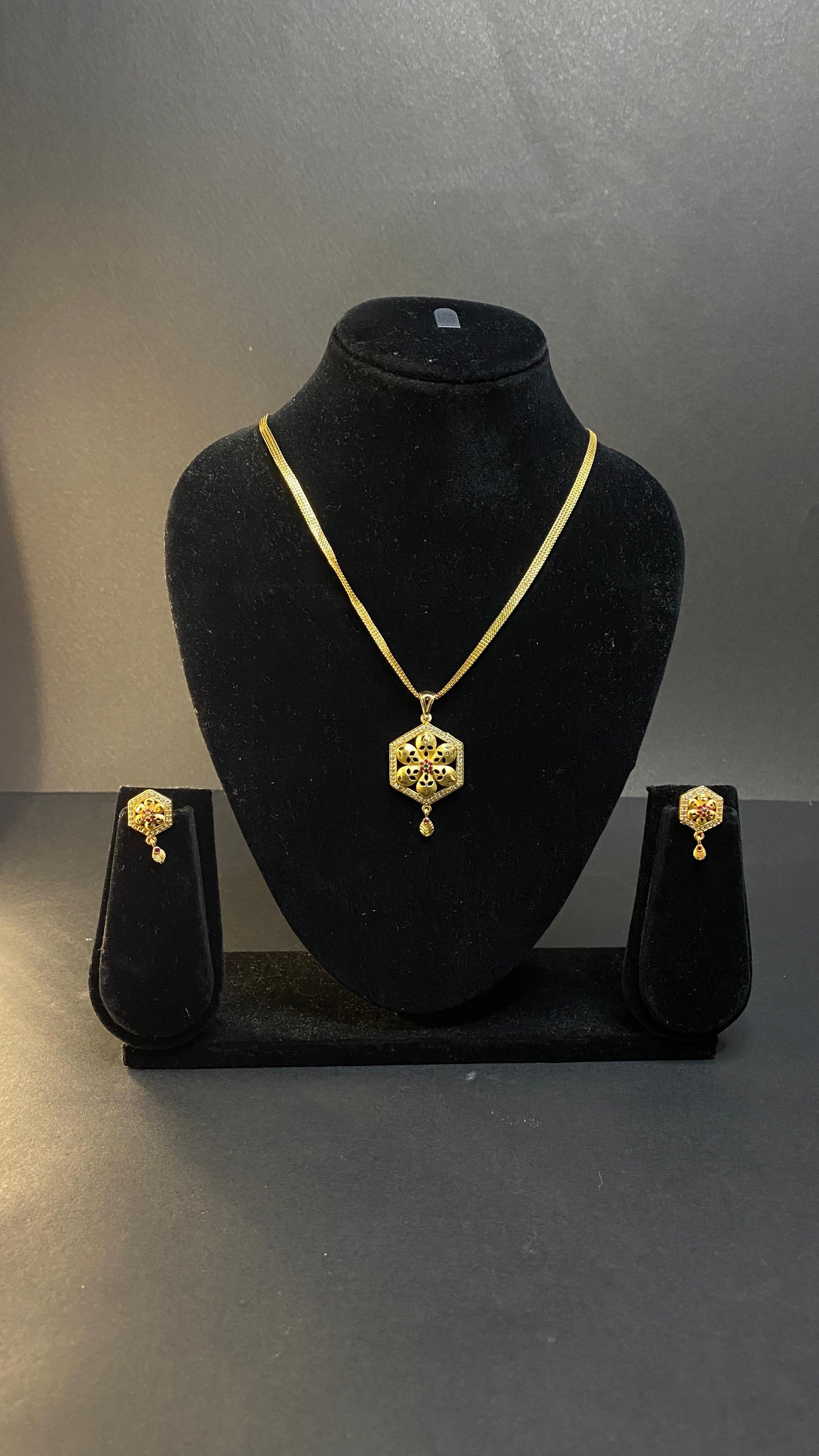 elegant gold plated pendant set