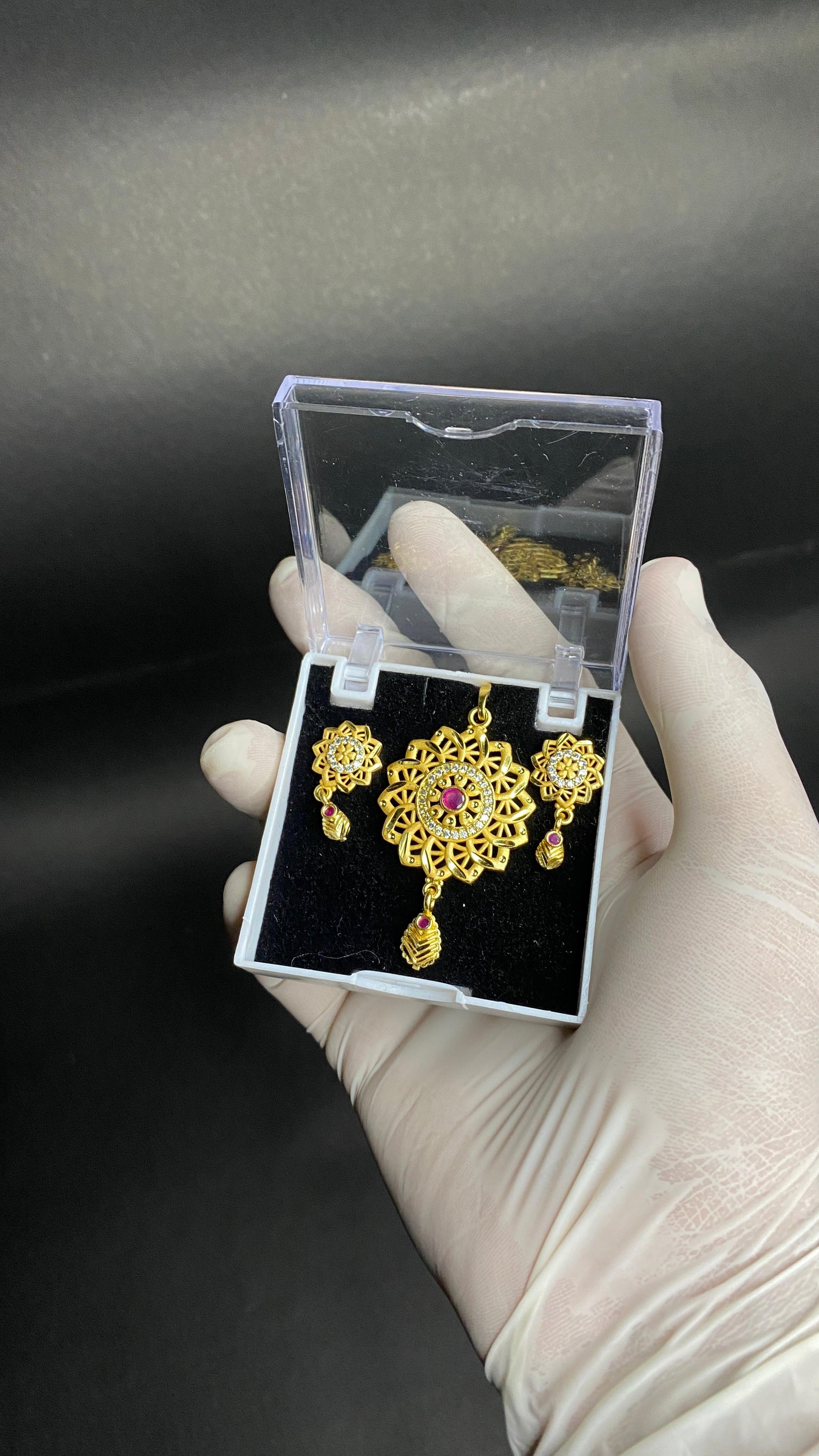 pendant set (without chain)