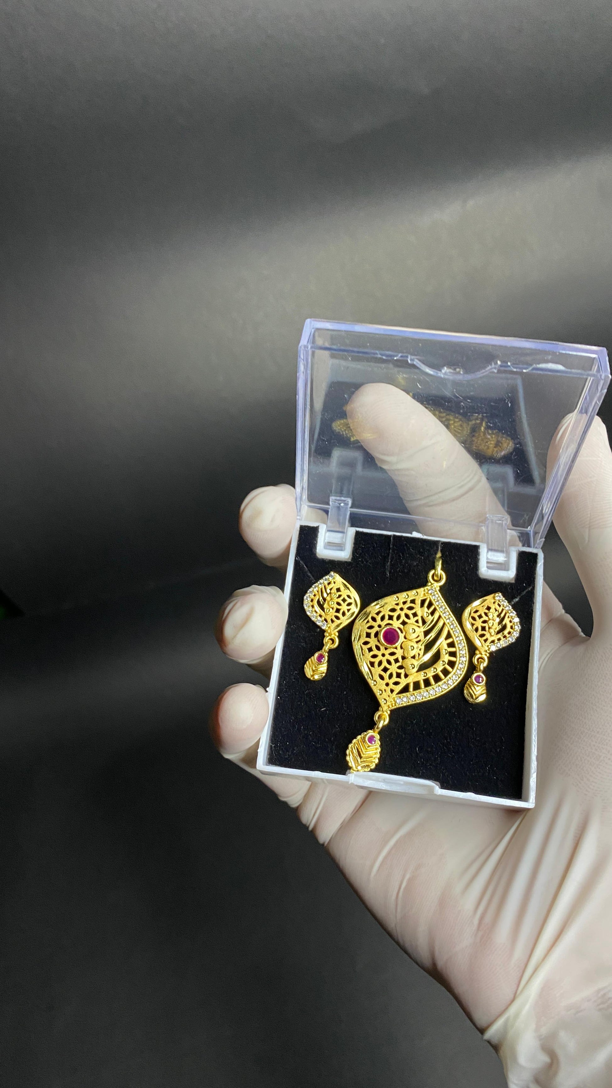 pendant set (without chain)