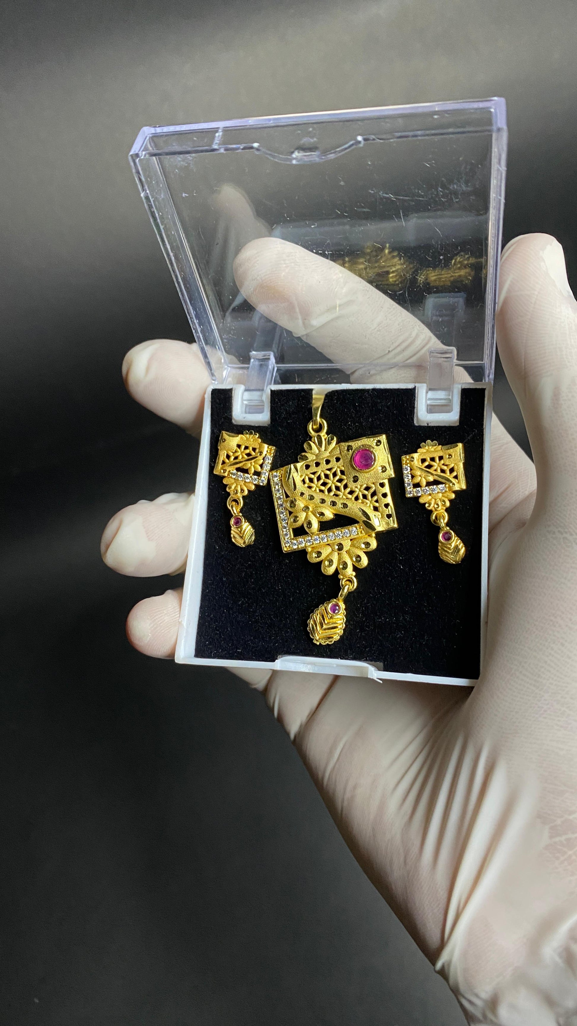 pendant set (without chain)