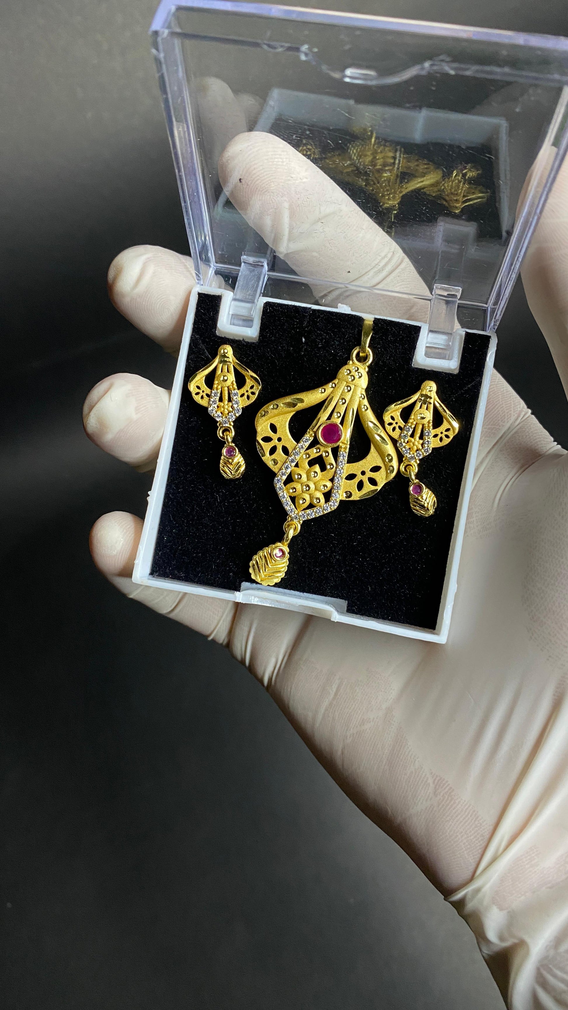 pendant set (without chain)