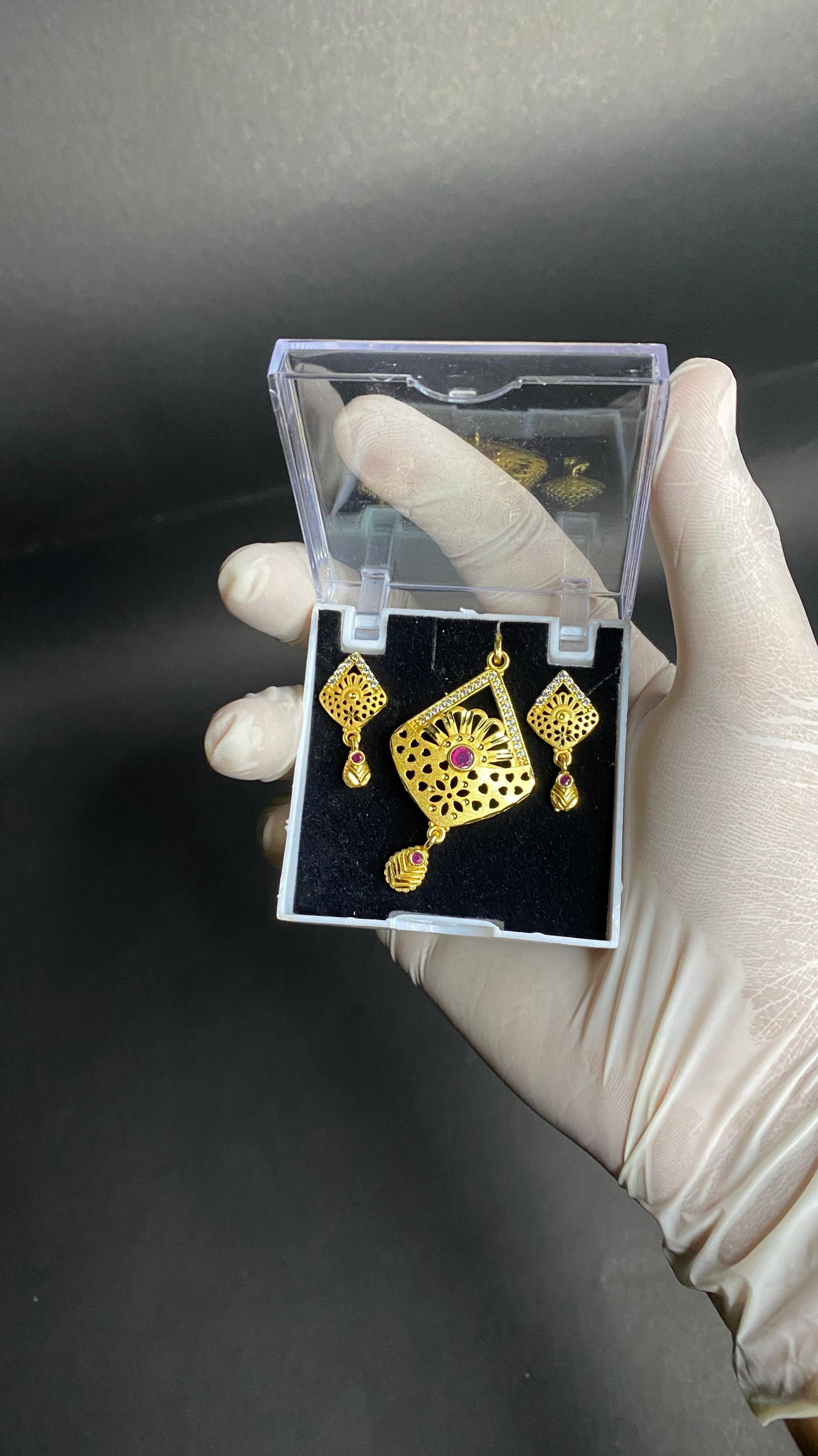 pendant set (without chain)