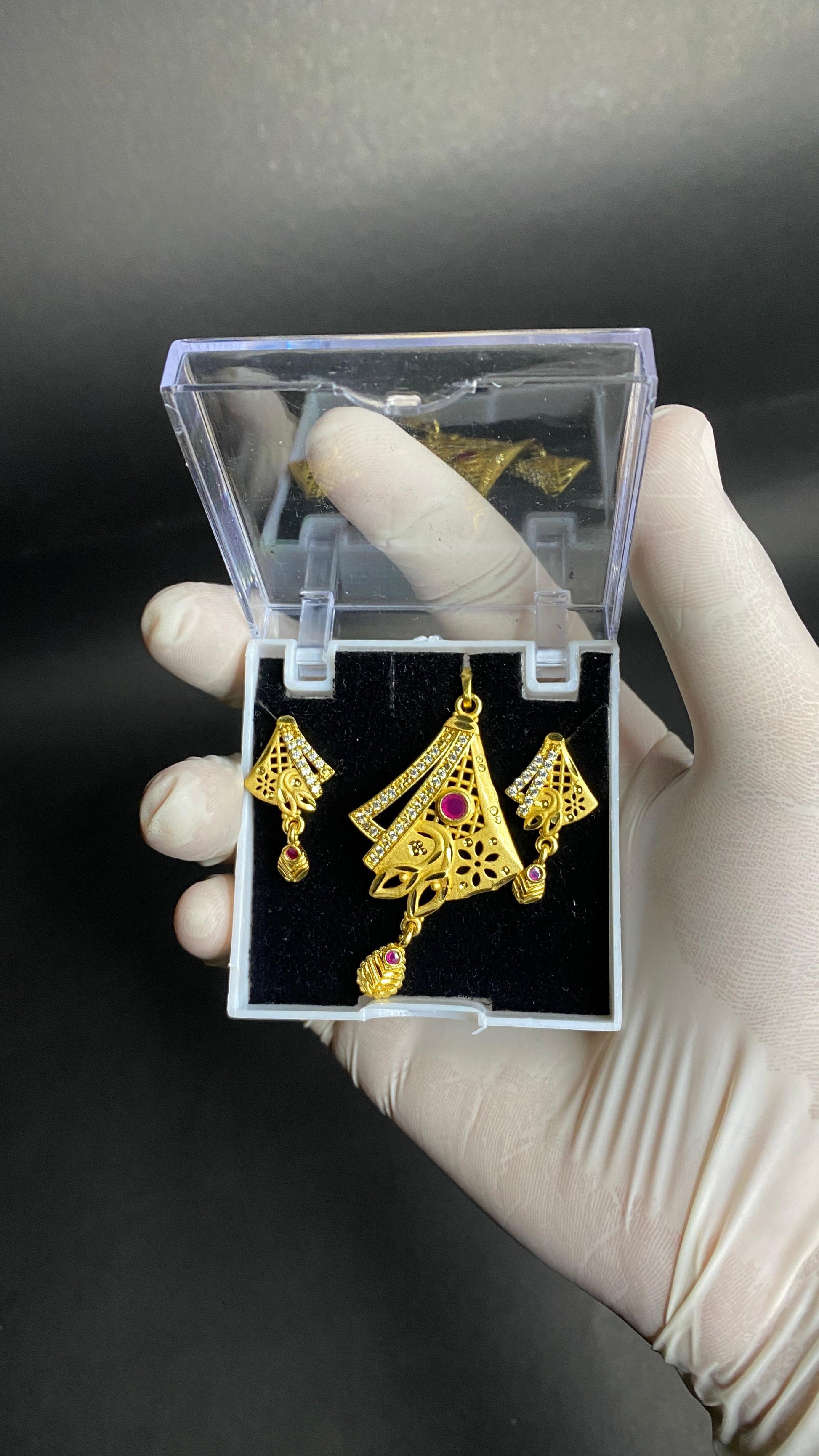 pendant set (without chain)