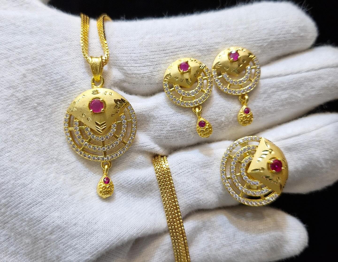 gold plated pendant set along with chain and adjustable ring